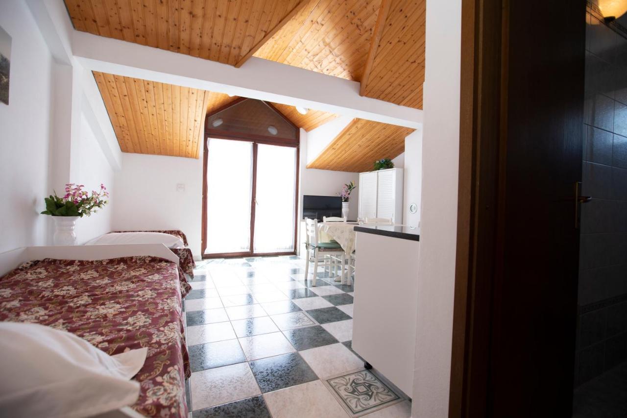 Villa Tomasovic Lokva Rogoznica Esterno foto